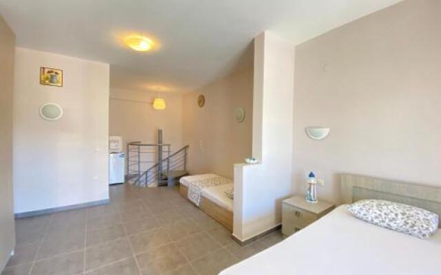 EllinFos ApartHotel