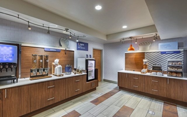 Holiday Inn Express & Suites Tulsa S Broken Arrow Hwy 51 by IHG