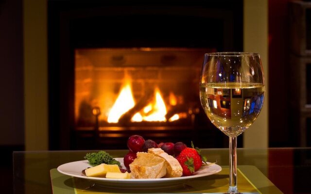 Island Inn at 123 West