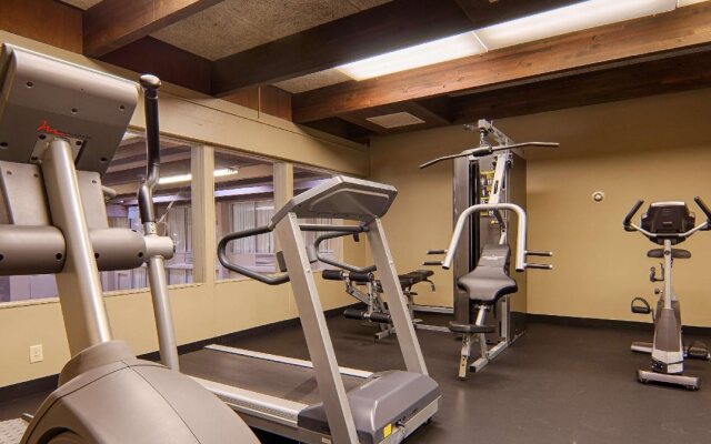 Norwood Inn & Suites