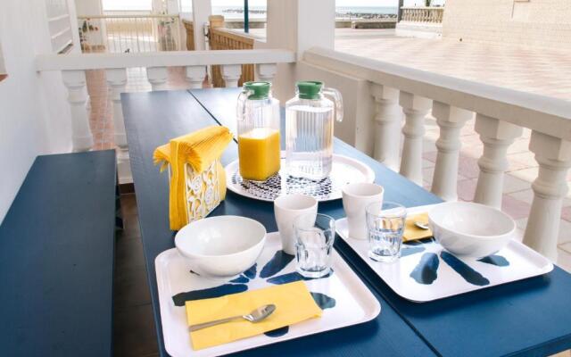 Tot un Mon-Beachfront House