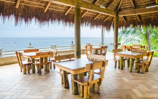 Paraiso Rainforest and Beach Hotel