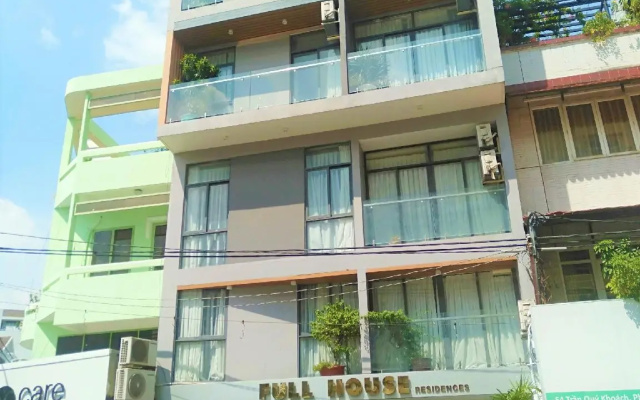 Full House Retreat - The Water Front