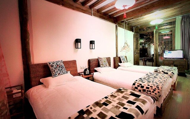 Lijiang Yuese Inn