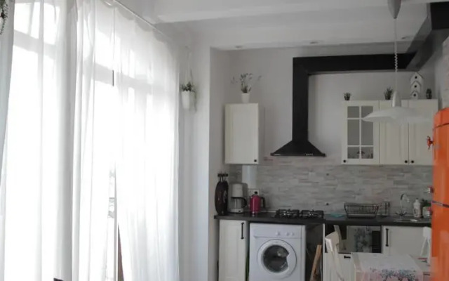 Leolina Apartments
