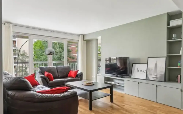 Spacious Apartment With Balcony -11th- Mobility le