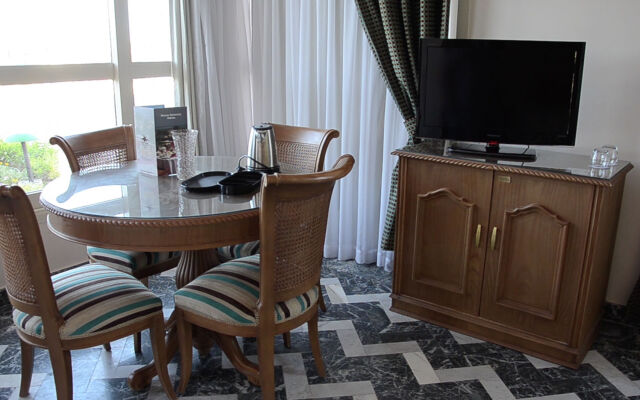 Sea Star Beau Rivage Hotel