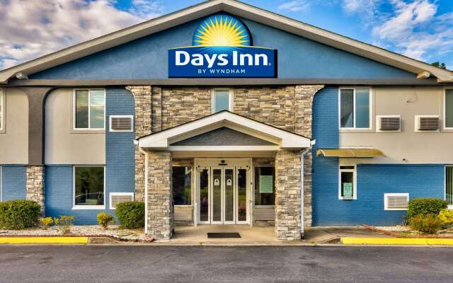 Days Inn by Wyndham Savannah Gateway I-95