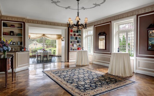 Tarrytown House Estate