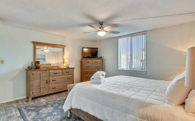 Dolphin Point 103b 2 Bedroom Condo by RedAwning