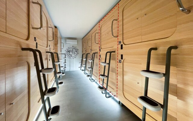 Airone Capsule Hotel