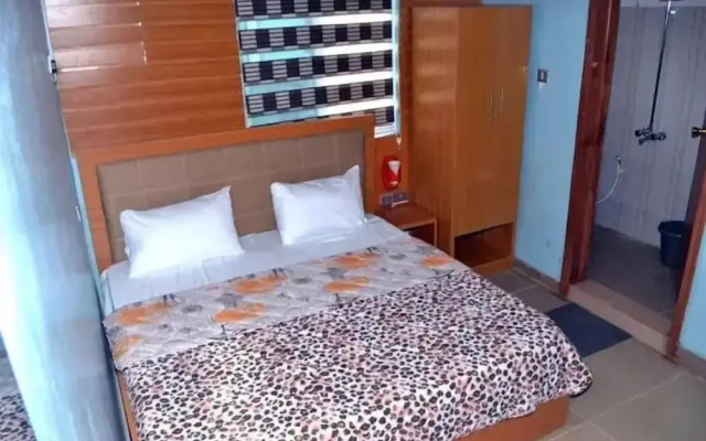 The Kings Hotel and Suites