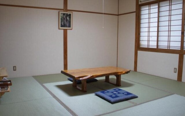 Minshuku Yakusugi-sou