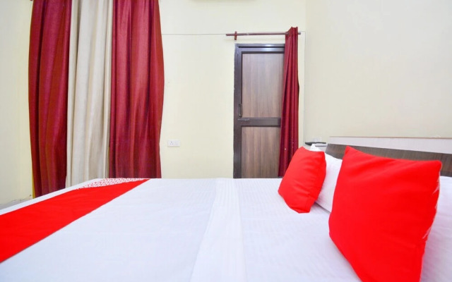 White House By OYO Rooms