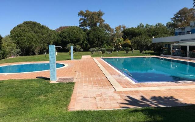 Sunny and Cozy Apartment, Lago Azul by Trip2Portugal