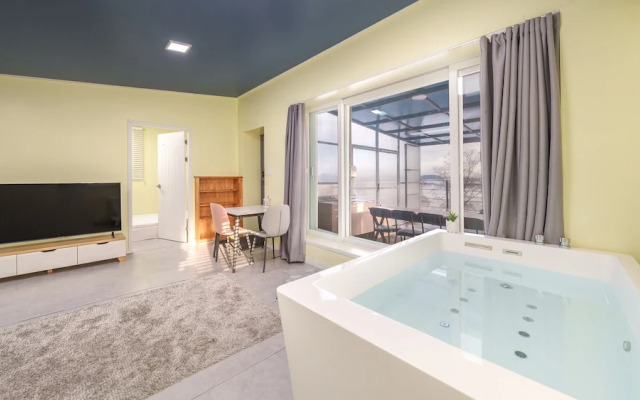 Yeongheungdo Sunset Spa Pension