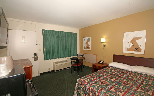 Royal Inn Charlotte Airport Hotel