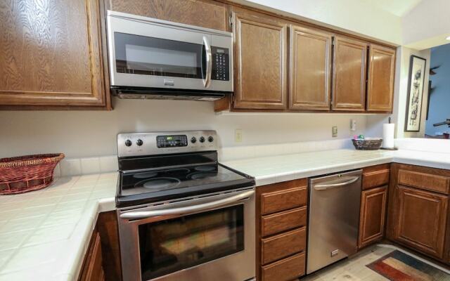 Aspen Creek #306 1 Bedroom Condo by RedAwning