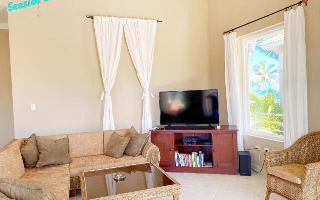 3BR Stunning penthouse / Beach front