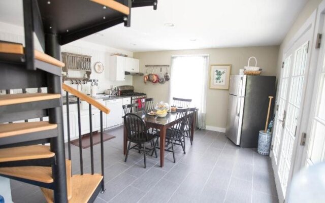 Howland House Inn