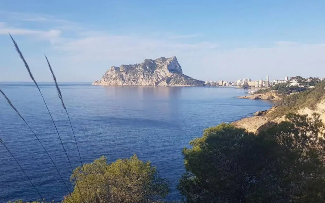 Fabulous refurbished apartment above private villa