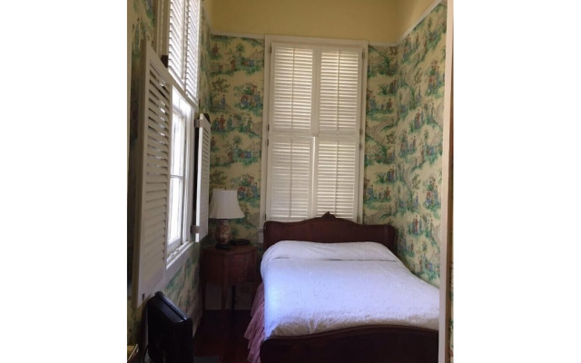 Nine-0-Five Royal Hotel