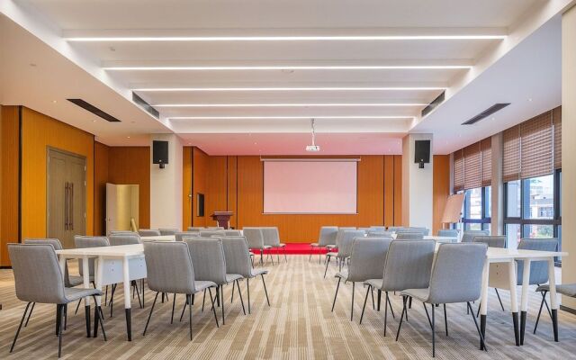 Golden Bay Hotel