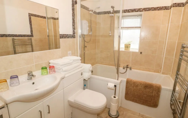 Llys Madoc, Basement Apartment