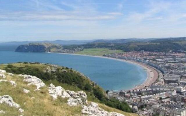 Between The Bays Llandudno (Exclusively Adults)