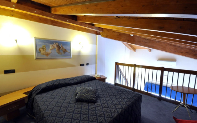 Planet Hotel