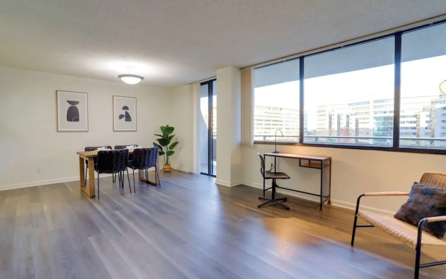 Stay with Comfort in Crystal City