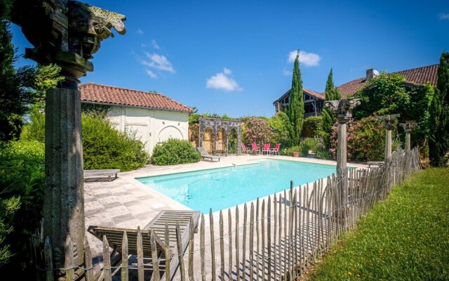 A Spacious And Beautifully Restored Rural Farmhouse with Private Pool