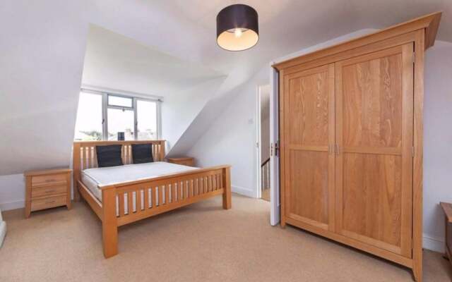 2 Bedroom Flat In North London