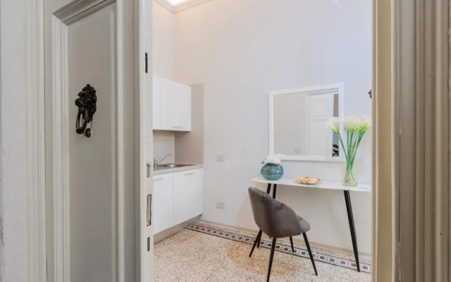 Gallo Cedrone a Home With Outdoor