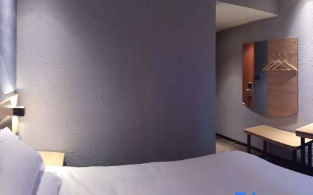 Taizhou Hongfu Hotel (Jiaojiang Donghai Avenue Branch)