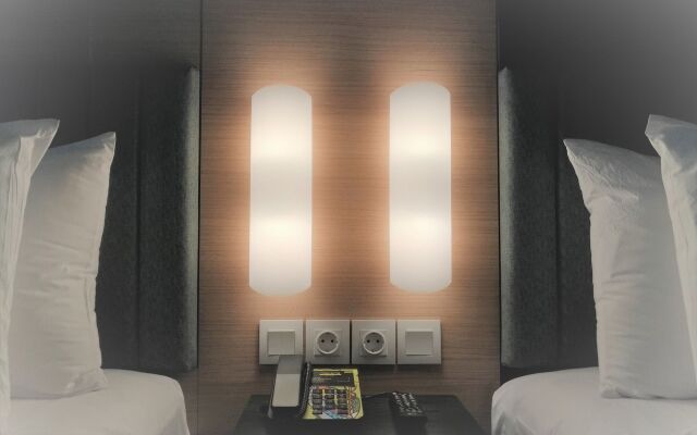 MaxOneHotels.com at Platinum Hayam Wuruk Jakarta