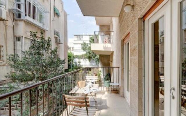 TLV2RENT Unique Dizengof Apartment