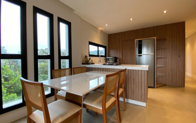 Lindo Apartamento na Praia de Mariscal com ótima localização.
