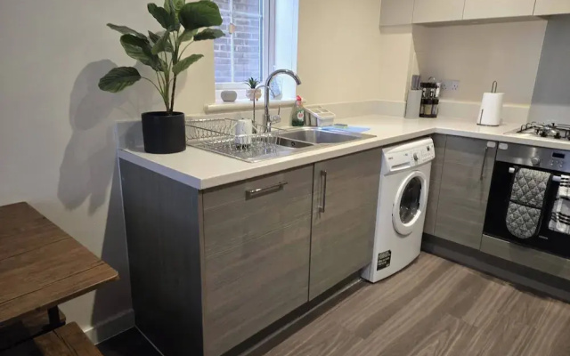 House - Sleeps 6 & Parking