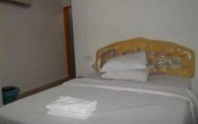 Super OYO 90494 Sam Huat Hotel