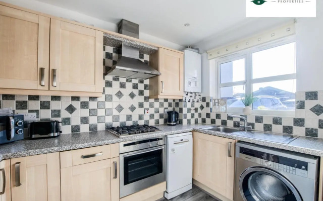 Lavish 3BR House w/ Garden - OSB