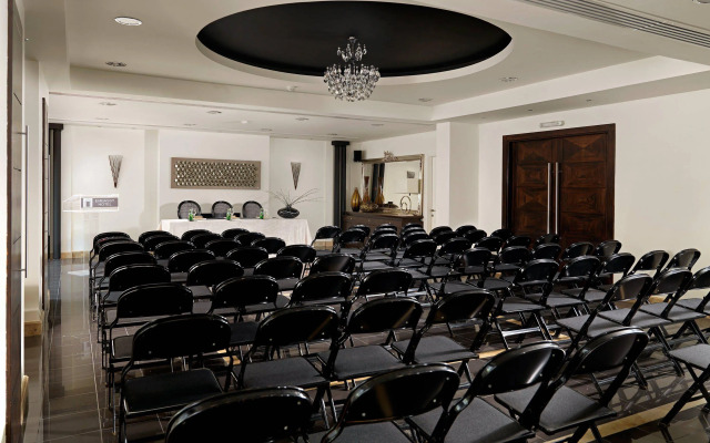 Best Western Plus Embassy Hotel