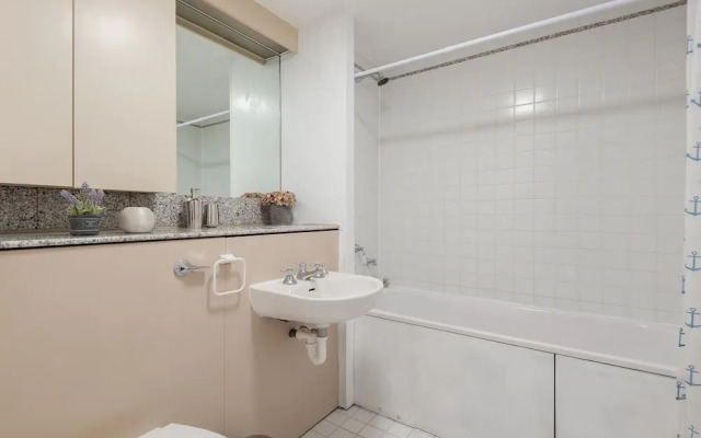 Platinum Apartment near Gloucester Road 9950