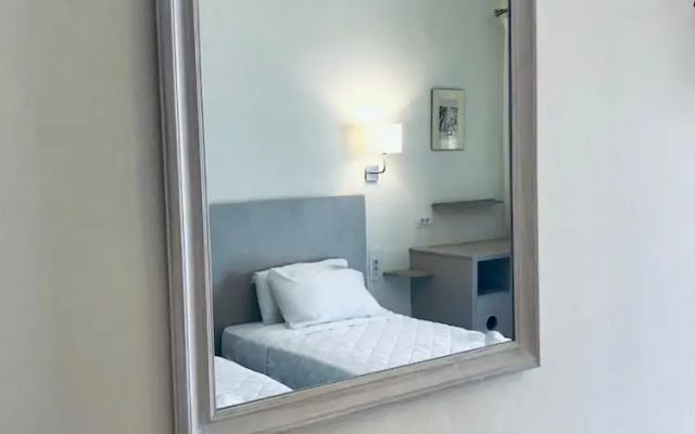 Fira Home 4