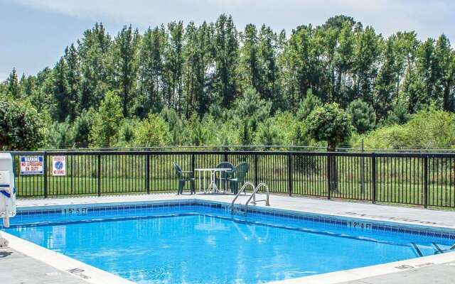 Comfort Inn Dunn near I-95
