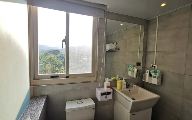 Slow Wow Hot Spring Hotel