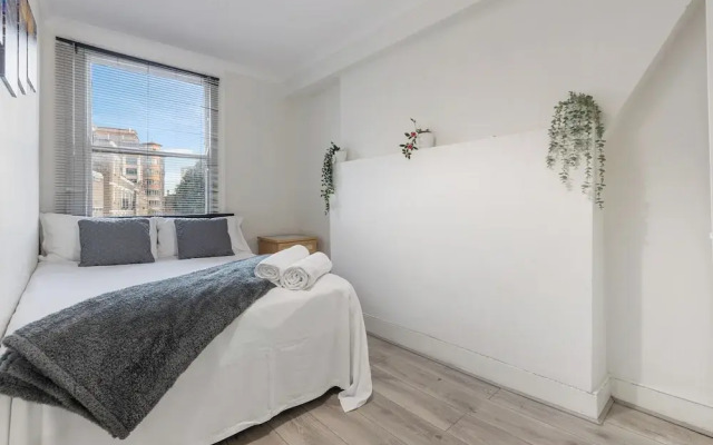 City Escape London - Spacious 4 Bedroom House