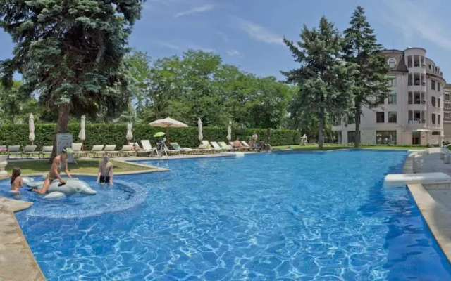 Purple Star Apartments