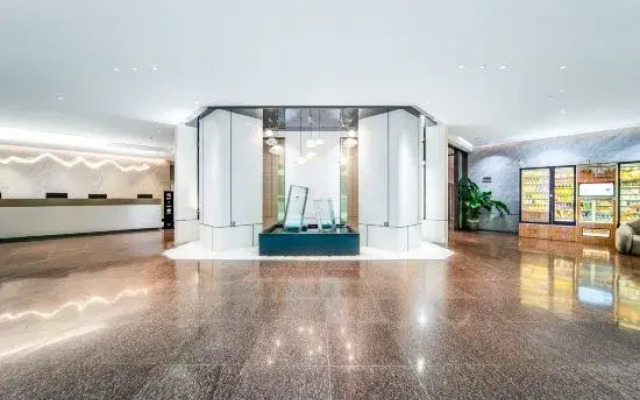 Rezen Longhh Hotel (Zhaoqing Seven Star Cave Sports Center)