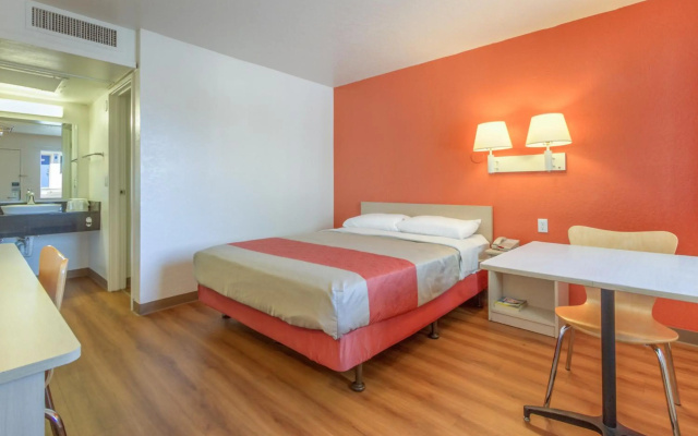 Motel 6 Phoenix North - Bell Road